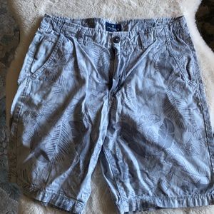 American Eagle Grey Floral Shorts. Size 32